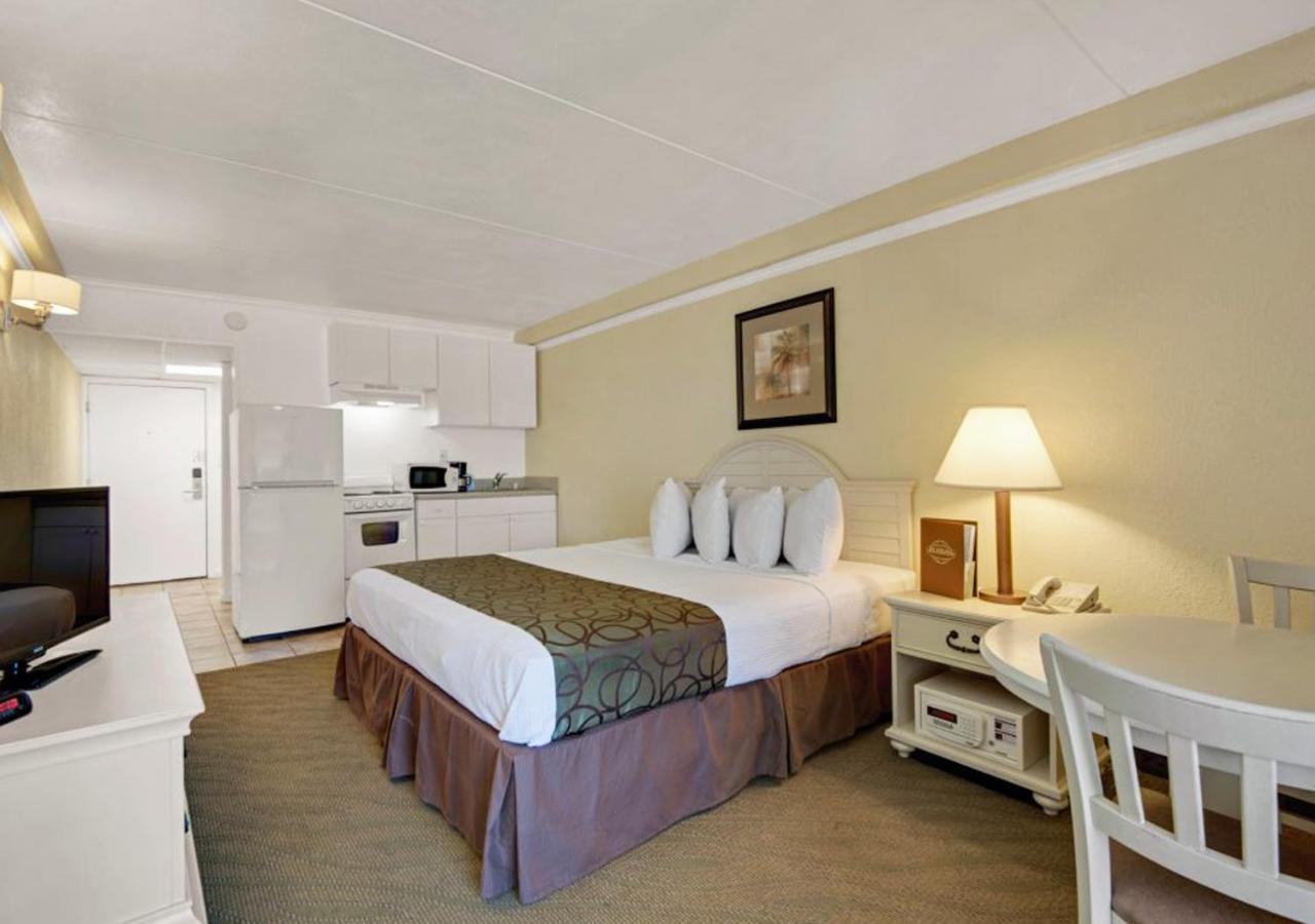 Ramada By Wyndham Panama City Beach / Beachfront Kültér fotó