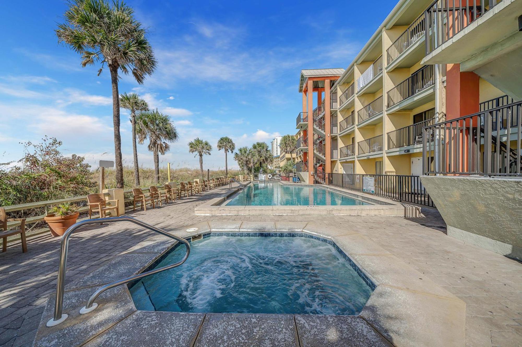 Ramada By Wyndham Panama City Beach / Beachfront Kültér fotó